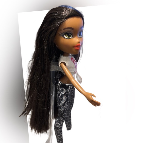 BRATZ Study Abroad Sasha Doll which was released in 2015 - Picture 5 of 11